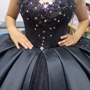 VESTIDO XV NEGRO CON PERLAS