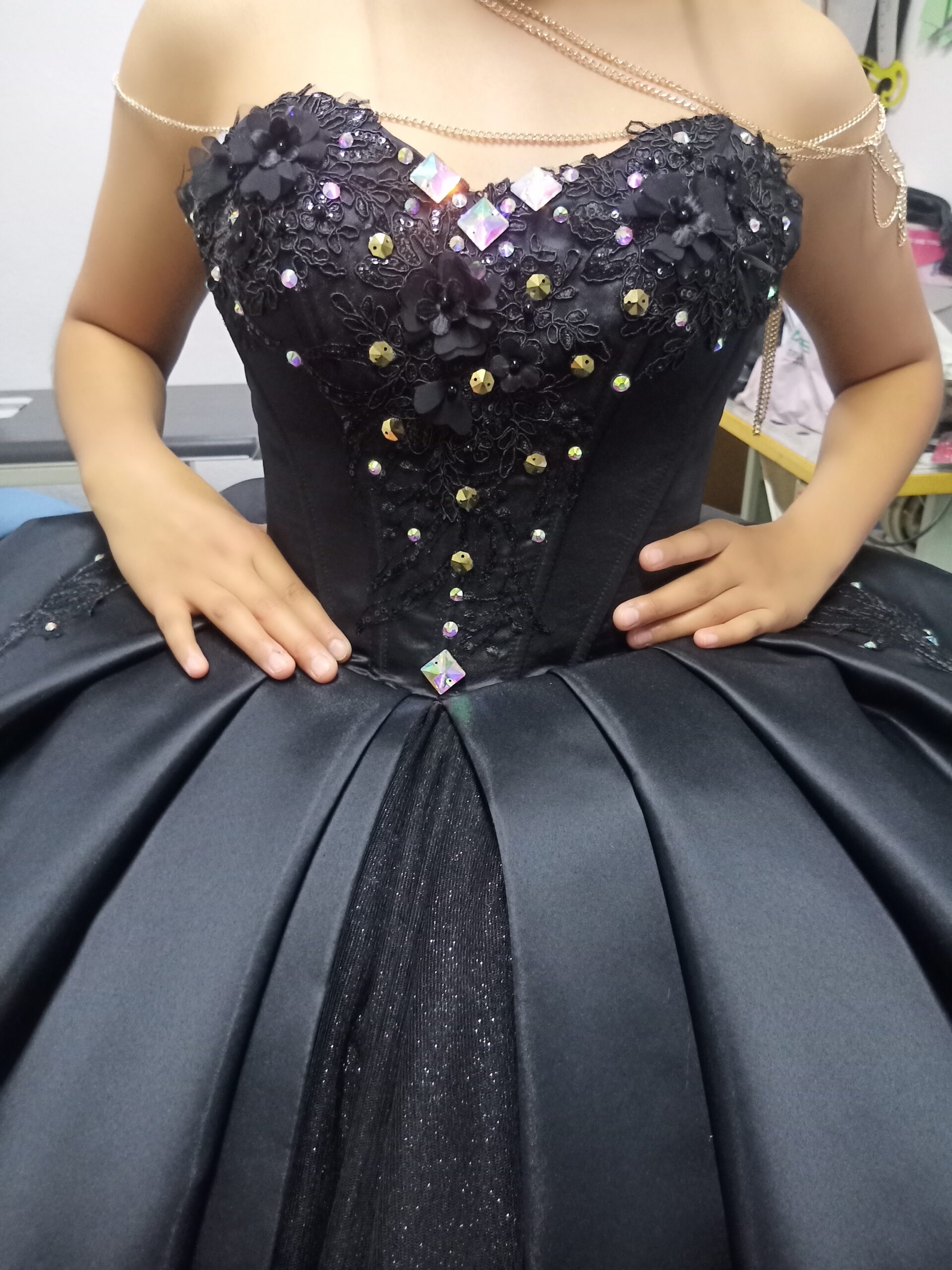 VESTIDO XV NEGRO CON PERLAS